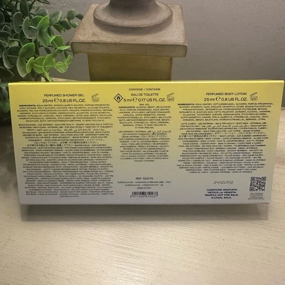 Versace Yellow Diamond Bath & Body Set - Picture 6 of 9